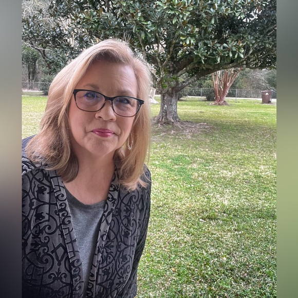 Live Listing - like this listing to be notified when my live start. - Picture 2 of 9